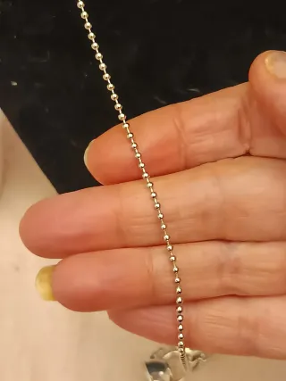 Cadena con charms de taza y cafetera