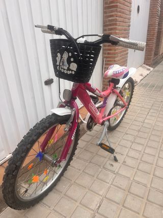 Bicicleta Hello Kitty 20' (6-8 años)