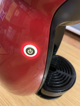 Cafetera Dolce Gusto PIERDE AGUA,PARA PIEZAS,
