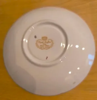 Taza de té y plato de porcelana
