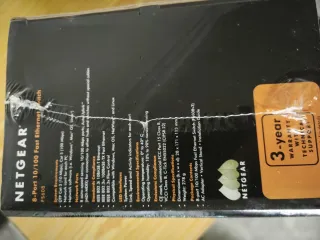 Switch NETGEAR 8-Port 10/100 FS608