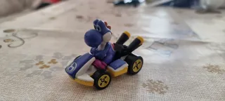 Hot Wheels Mario Kart Yoshi Azul Kart