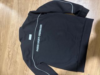 Sudadera PSG Negra con Detalles Blancos