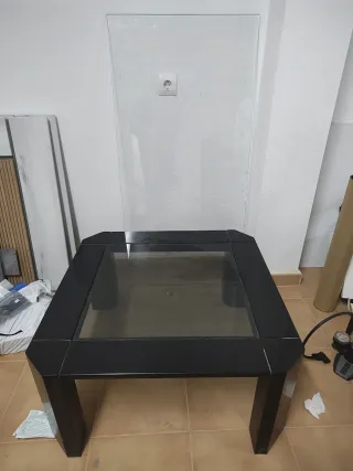 Mesa de centro de cristal y madera negra