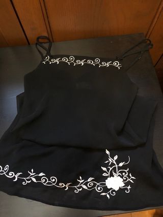 Camisón negro con bordados