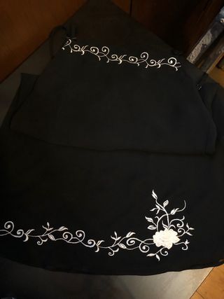 Camisón negro con bordados