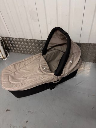 Capazo Joie Ramble XL y Silla Coche Bebé