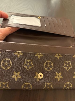 Portafoglio donna marrone con logo dorato