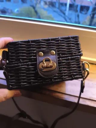 Carteira de vime preta e castanha