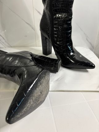 Stivali neri lucidi effetto pitone fuori Tutt’e