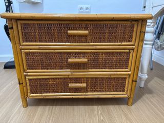 Cómoda de bambú y mimbre