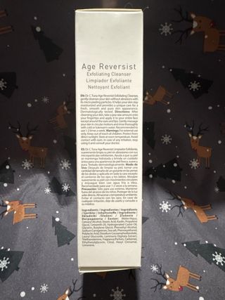 Dr. C. Tuna Age Resist Limpiador Exfoliante.