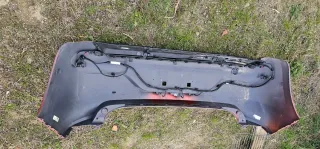 Parachoques trasero rojo