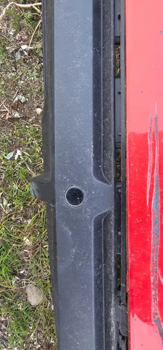 Parachoques trasero rojo