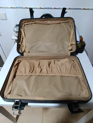 Maleta antigua verde con cierres