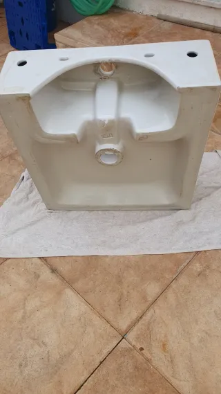 Lavabo de baño de porcelana blanco
