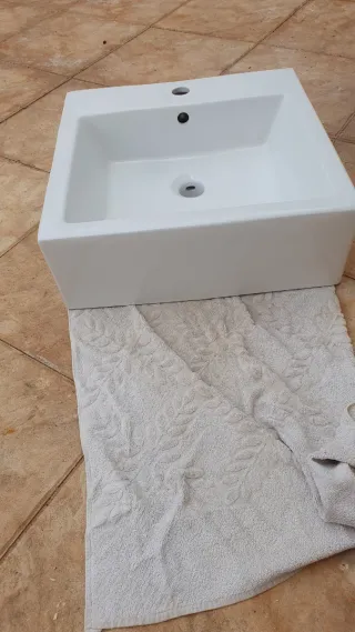 Lavabo de baño de porcelana blanco