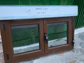 Ventana color nogal 120x80cm