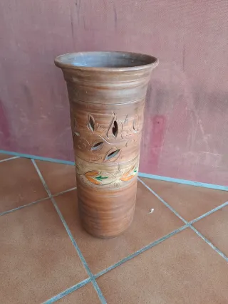 Paragüero de barro artesanal