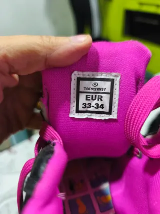 Patines en línea negros y rosas