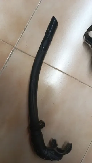 Tubo de snorkel negro