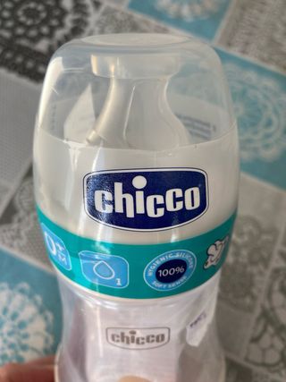 Biberón y chupete Chicco 0+M