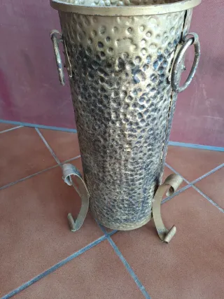 Paragüero metálico dorado y negro