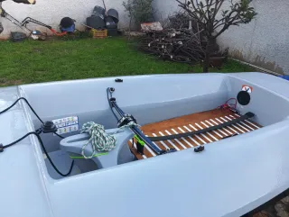 Vela Estel 4m con remolque y documentación