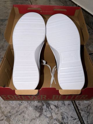 Zapatillas Puma Blancas y Negras
