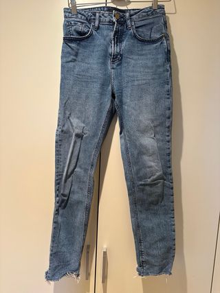 Pantalón vaquero gris y azul, los dos 15, uno 10