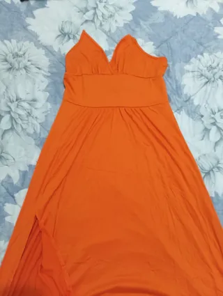 Vestido largo naranja con abertura, para fiesta