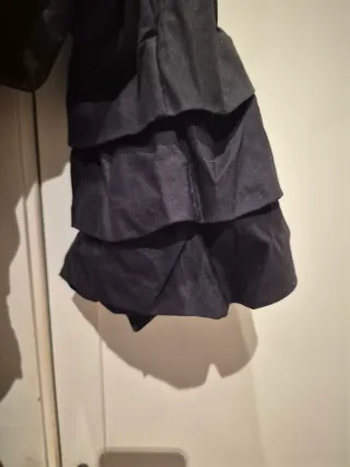 Blusa negra con volantes