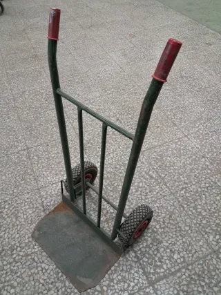 Estanterías, Banco de trabajo, Esmerilladora,Mesa