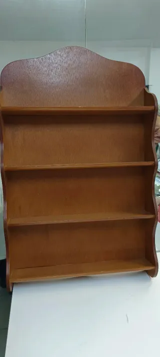 Estantería de madera para colgar
