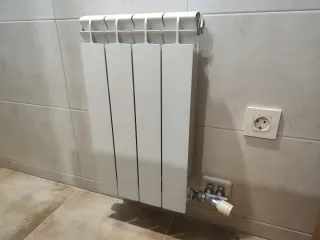 Radiador de gas blanco metal