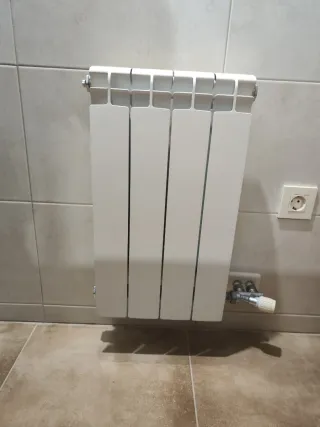 Radiador de gas blanco metal