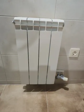 Radiador de gas blanco metal