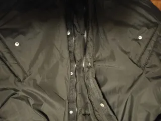 Cazadora Lefties negra con capucha