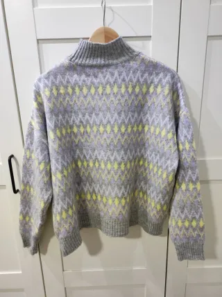 Jersey Bershka cuello alto estampado