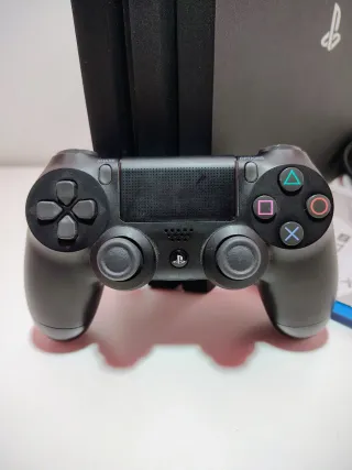 PlayStation 4 Pro 1TB Con Controller e Cavi