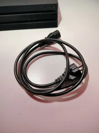 PlayStation 4 Pro 1TB Con Controller e Cavi