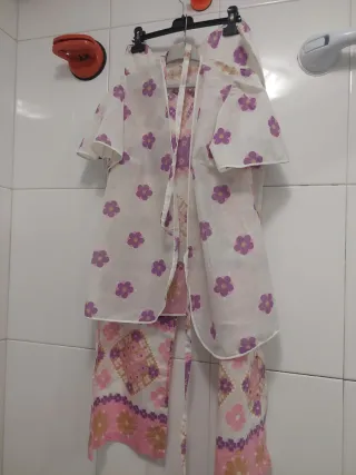 Pigiama con fiori e/o costume hippie