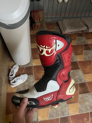 Botas de moto Berik rojas y blancas
