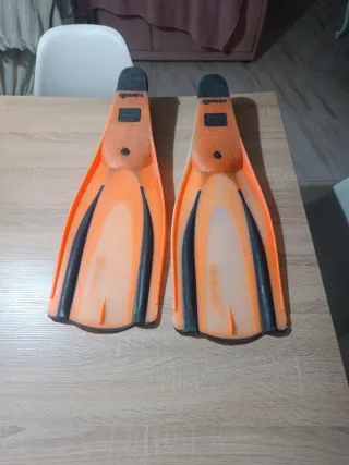 Aletas de buceo naranjas