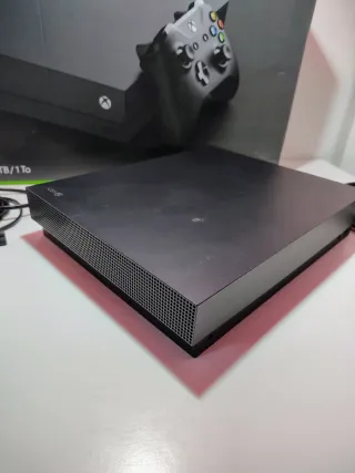 Xbox One X 1TB + Controller + Batman Arkham Knight