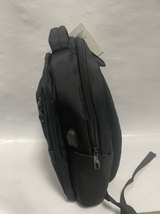 Mochila negra impermeable
