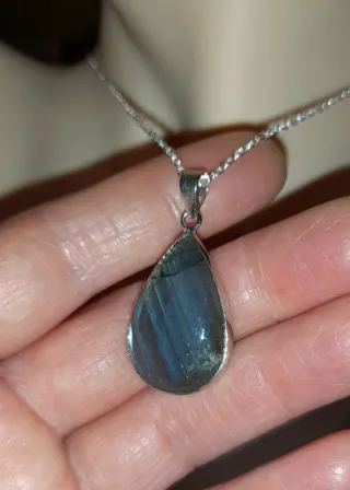 Colgante Labradorita Azul y Dorada con cadena 925