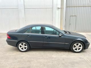 Mercedes-Benz C220 150Cv AÑO: 2004