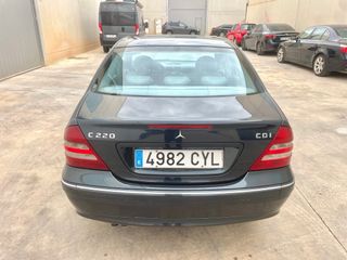 Mercedes-Benz C220 150Cv AÑO: 2004