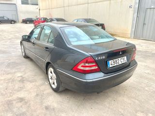 Mercedes-Benz C220 150Cv AÑO: 2004